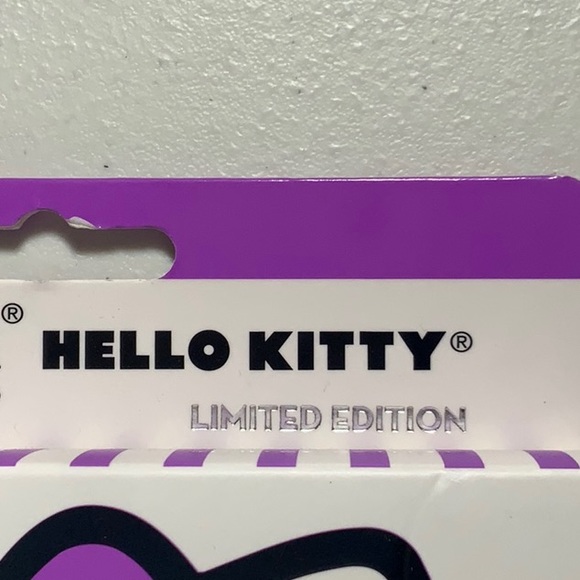 New the CREME HELLO KITTY LASHES - Picture 2 of 4